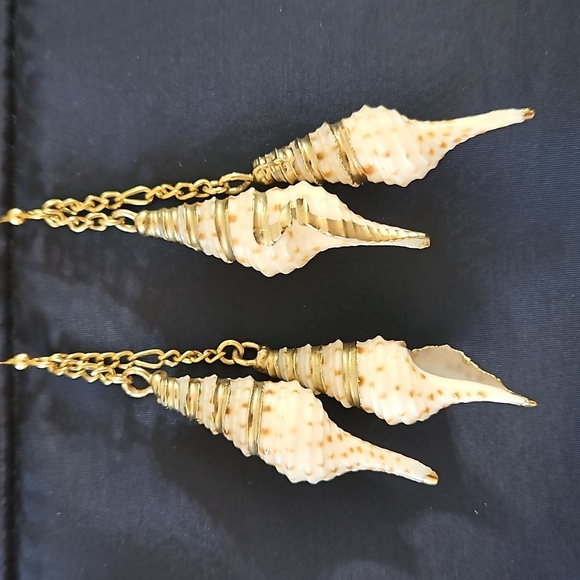 Jewelry - Fun Seashell Dangling Earrings